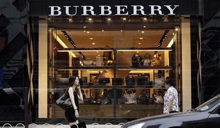 Sự khác biệt giữa Burberry thật và giả